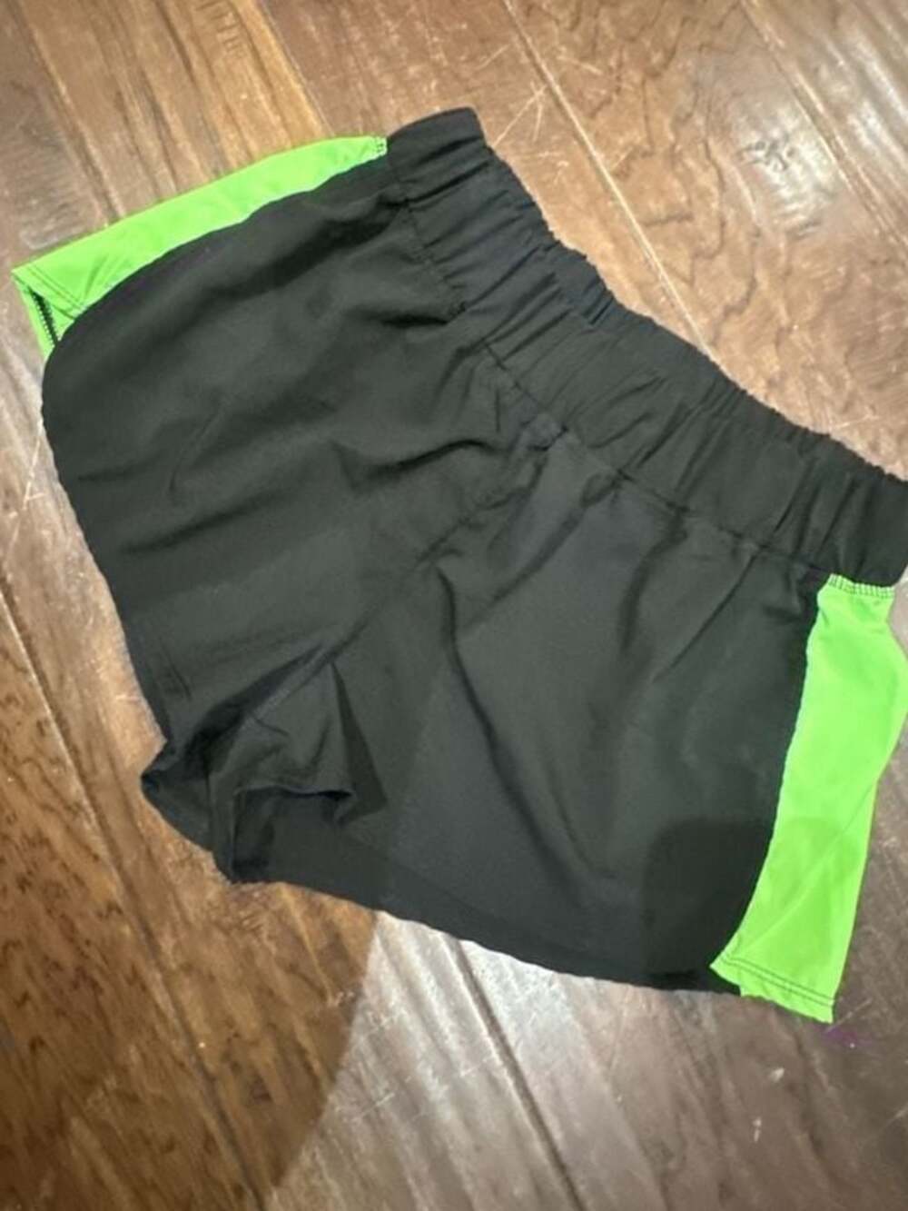 Endless Waves Athletic Shorts Black Green Size L (11-13)